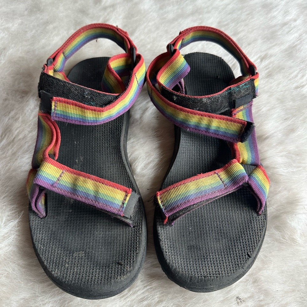 Rainbow tevas 🌈🌈🌈